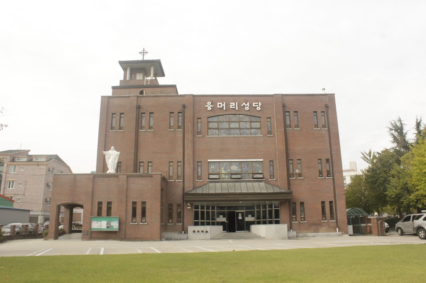 용머리성당 성전 외관